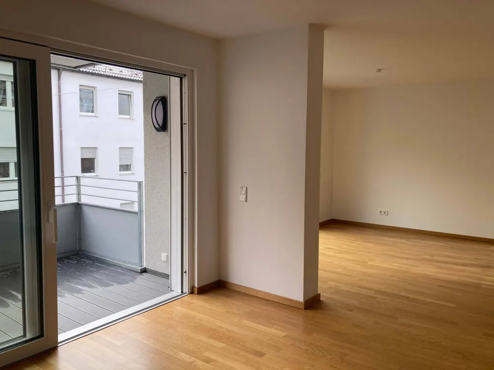 **Moderne 2,5 Zimmer Wohnung mit zwei Balkonen und Einbauküche**