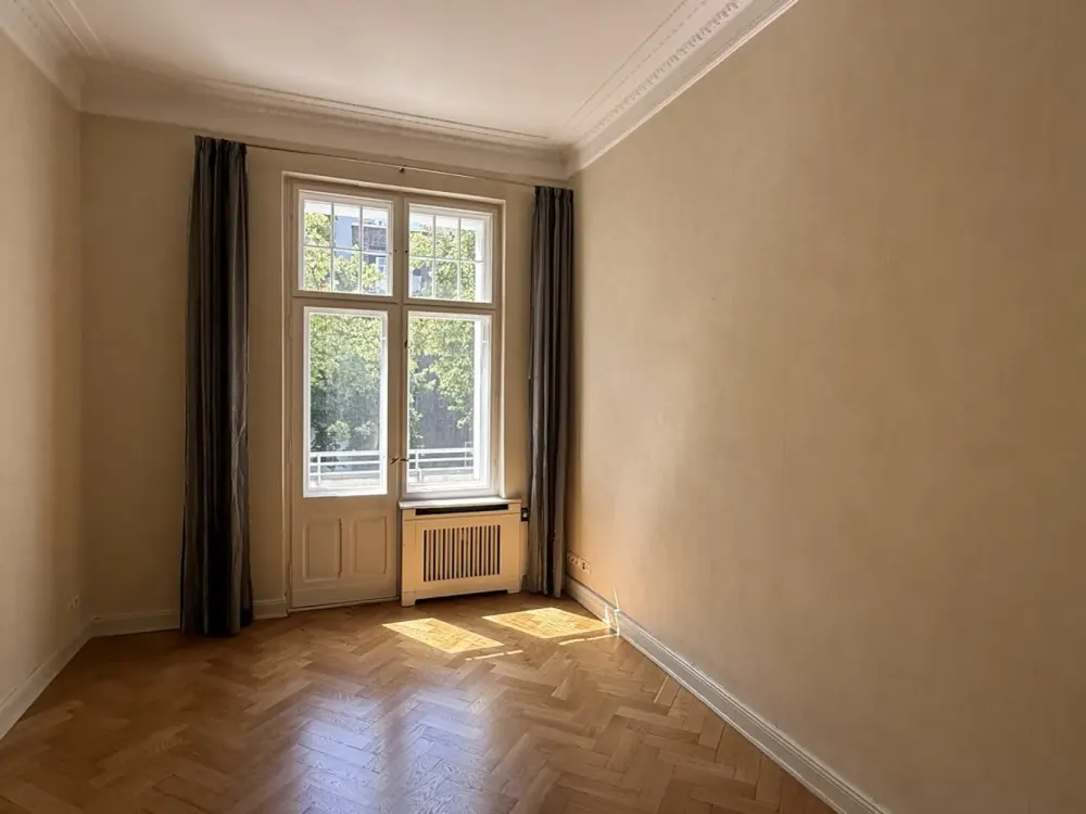 * Im Altbau mit Stil und Charme auf Zeit wohnen - 201m² Wohnfläche, 2 Balkone und in bester Lage *