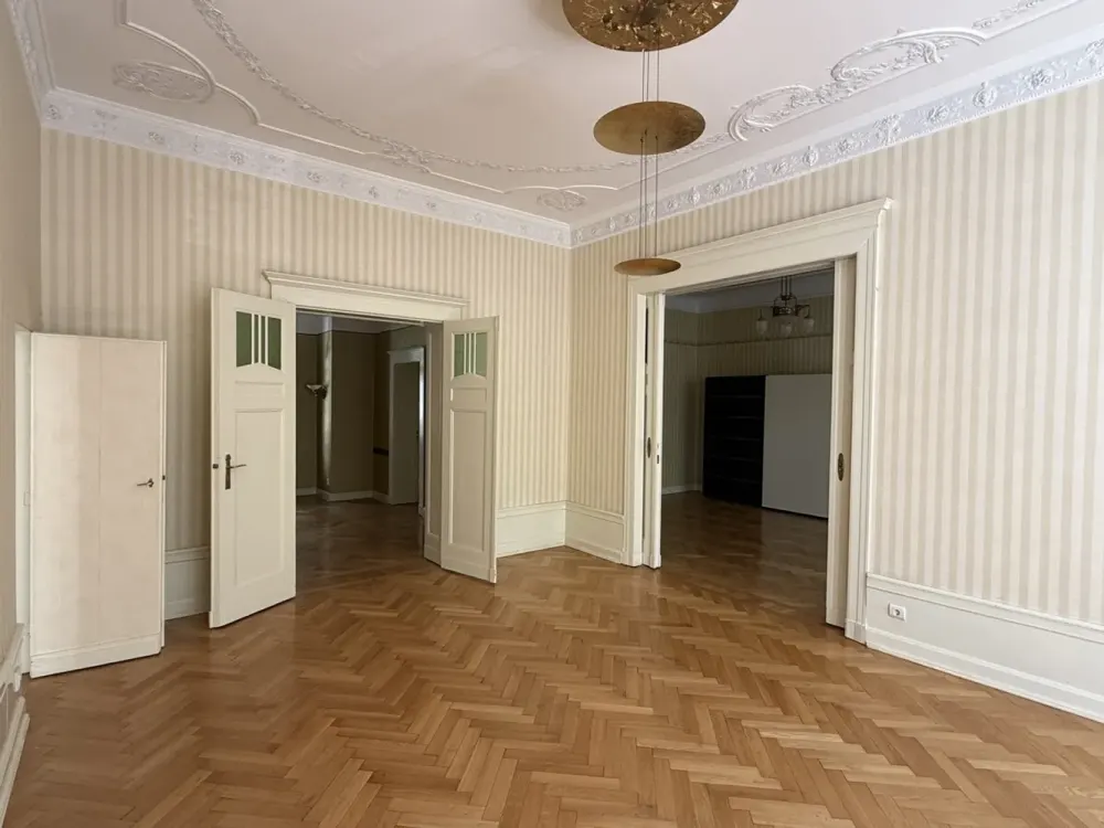 * Im Altbau mit Stil und Charme auf Zeit wohnen - 201m² Wohnfläche, 2 Balkone und in bester Lage *