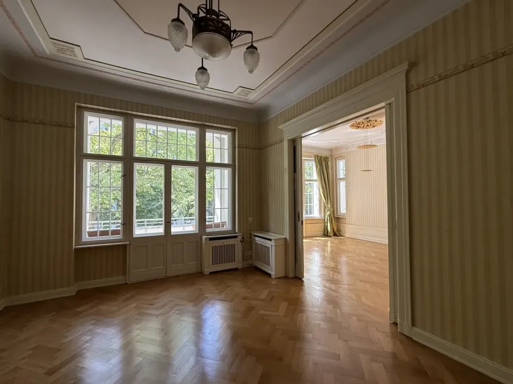 * Im Altbau mit Stil und Charme auf Zeit wohnen - 201m² Wohnfläche, 2 Balkone und in bester Lage *