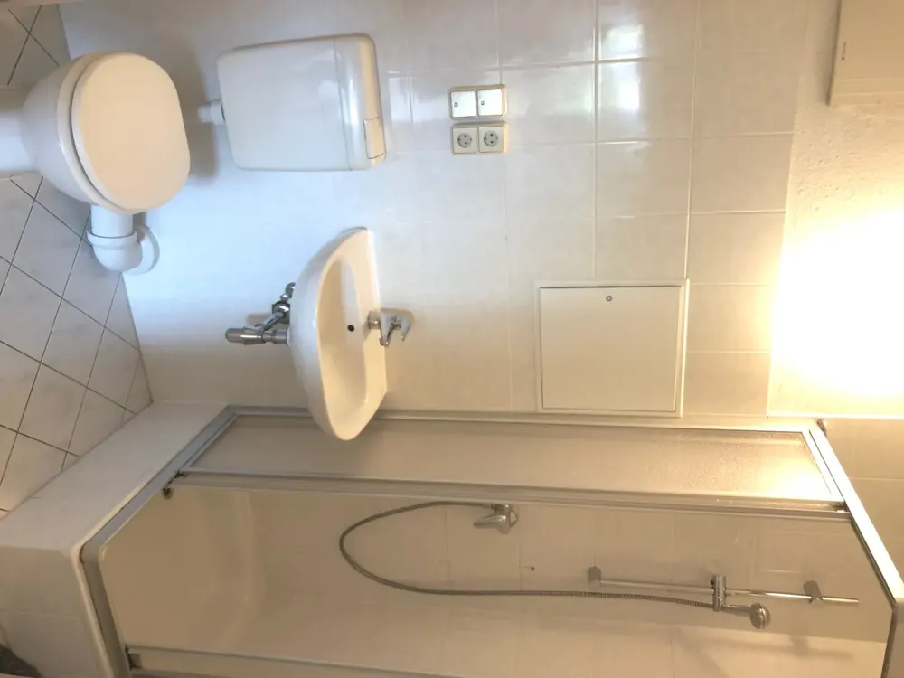 Schöne 3-Zimmerwohnung in oberster Etage mit Balkon, Bad mit Dusche!