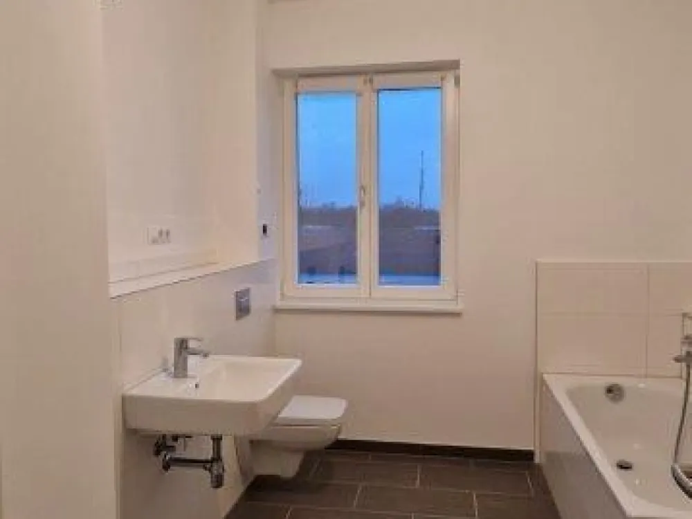 Helle 3-Zimmer-Wohnung mit Balkon, Nachmieter 01.10. Schöneweide