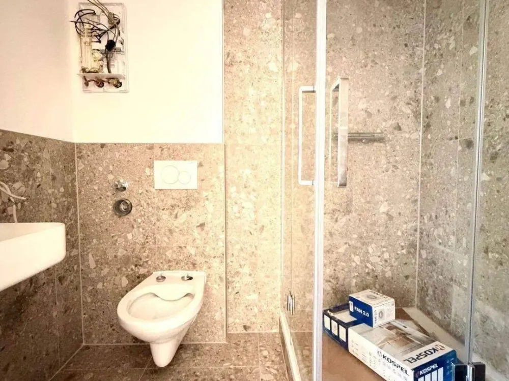 Kernsaniert & erstmals verfügbar, Moderne 3-Zimmer-Wohnung am Dutzendteich
