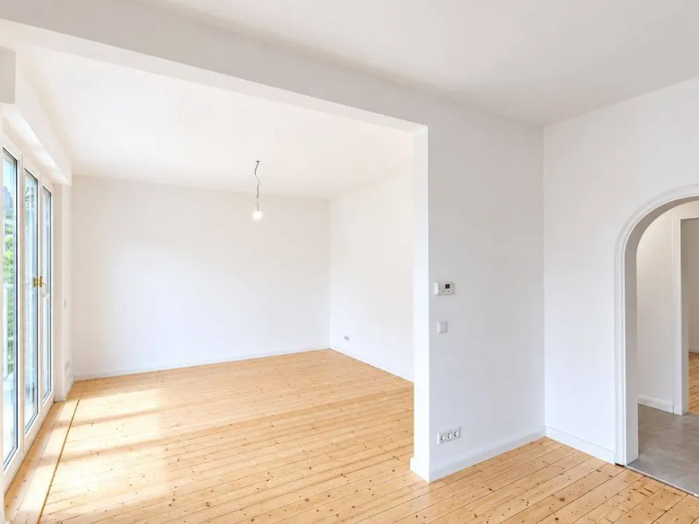 Completely Renovated Apartment with Balcony in Kreuzviertel