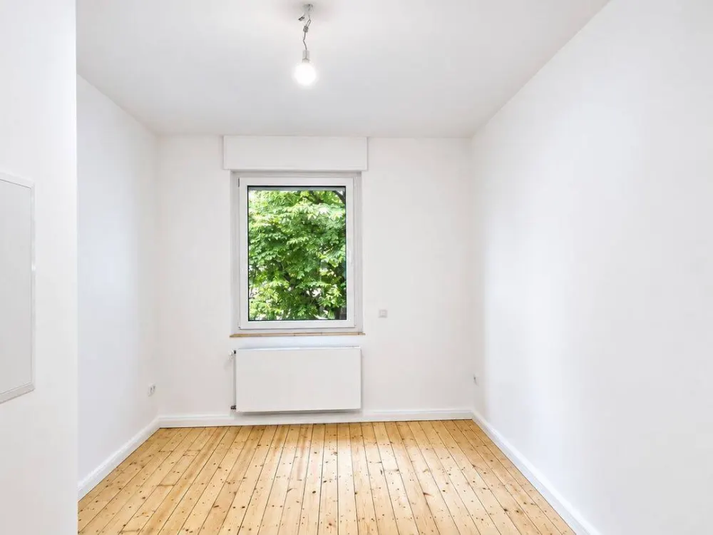 Completely Renovated Apartment with Balcony in Kreuzviertel