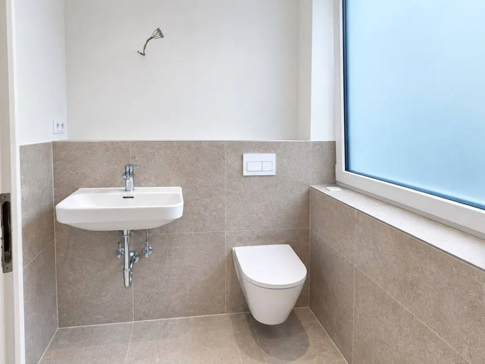 Completely Renovated Apartment with Balcony in Kreuzviertel