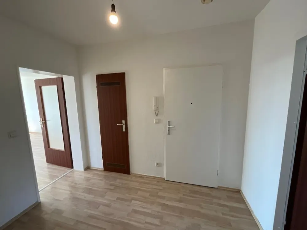 Geräumige 2-Zimmer-Wohnung mit Balkon in RE-Süd