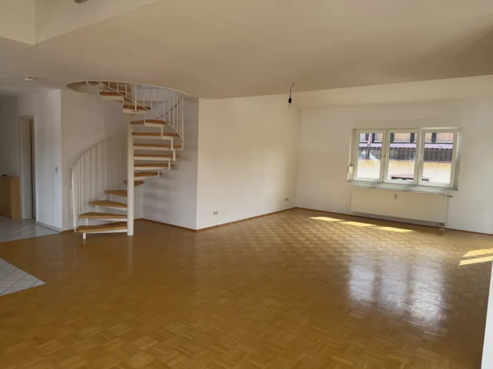 Lichtdurchflutete Maisonettewohnung, die einfach jeden begeistert!