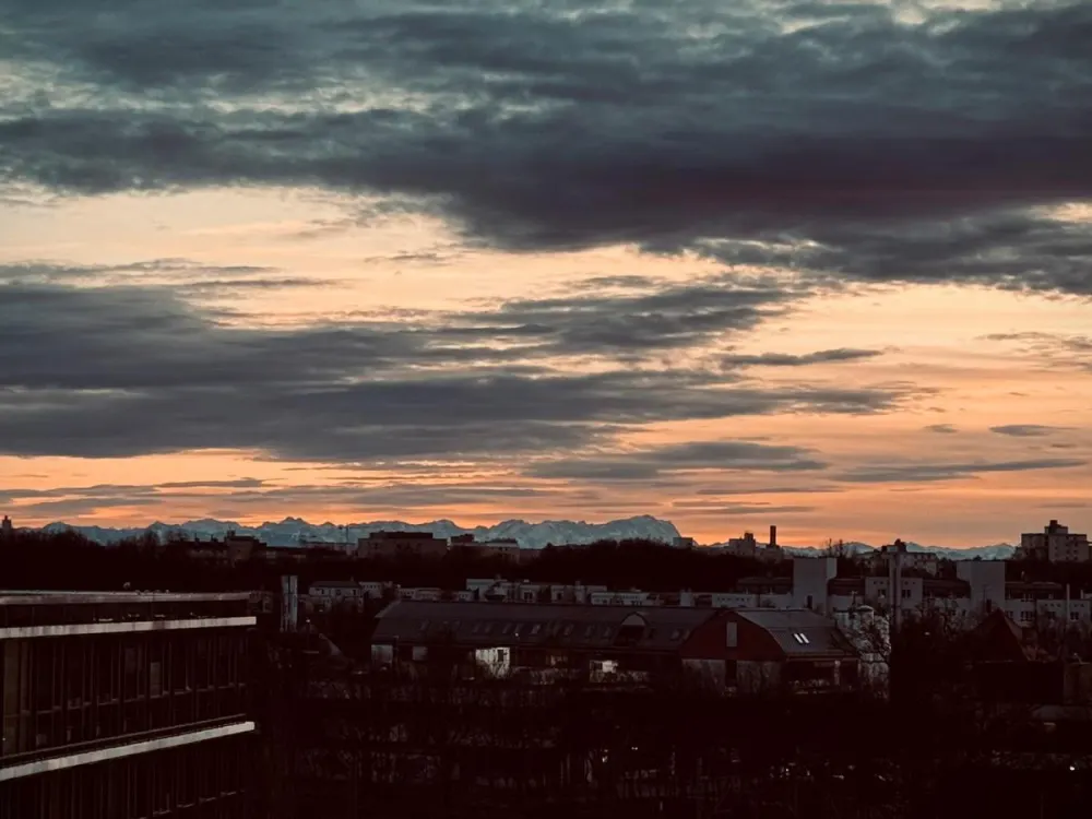 Möblierte Dachterrassenwohnung mit Alpenblick zur Zwischenmiete