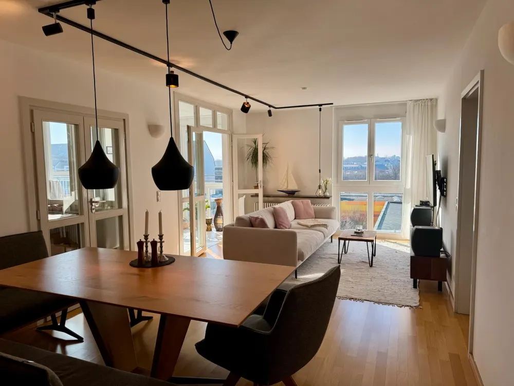 Möblierte Dachterrassenwohnung mit Alpenblick zur Zwischenmiete