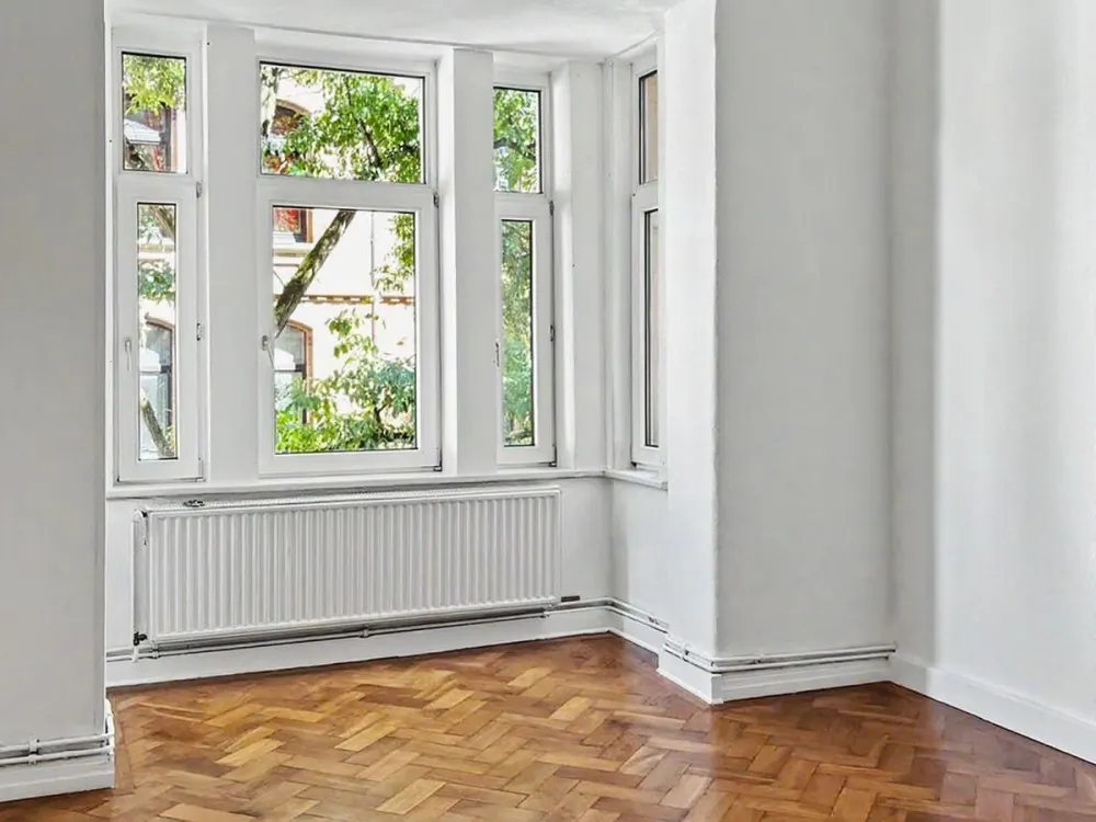 Großzügige 5-Zimmer-Altbauwohnung mit Balkon und viel Platz