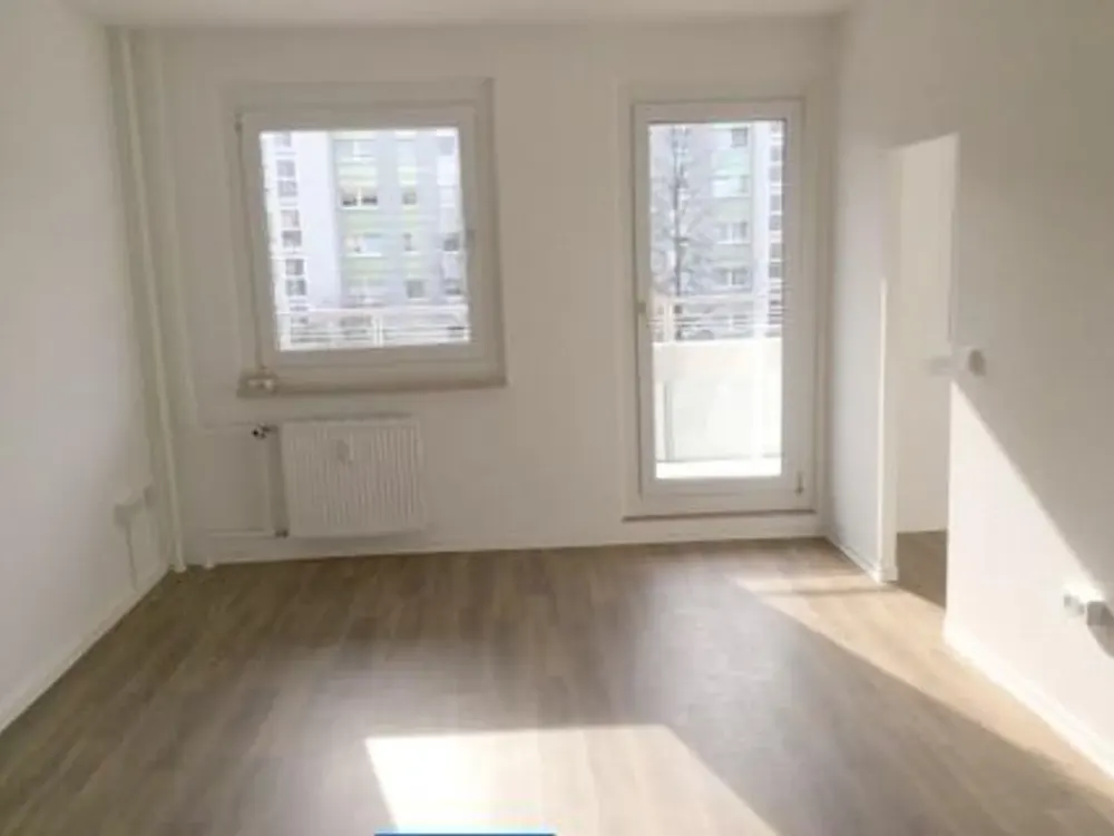 Sanierte 3 Raum Wohnung mit Balkon!