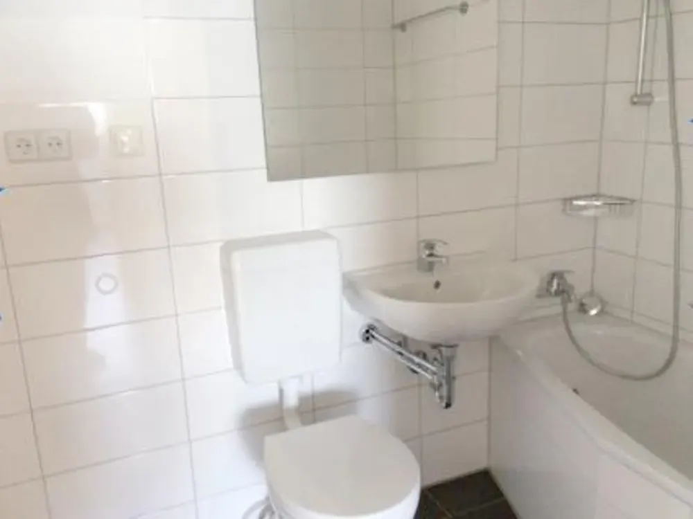 Sanierte 3 Raum Wohnung mit Balkon!