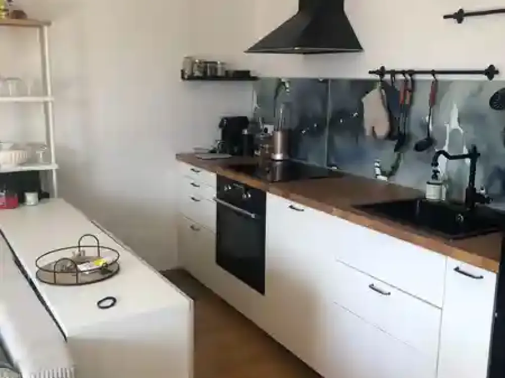 Bilk: Attractive 3-Zimmer-Wohnung (66 m²) mit Einbauküche & Tiefgaragenstellplatz