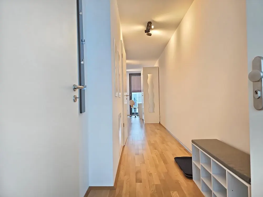 möblierte Neubauwohnung in zentraler Lage