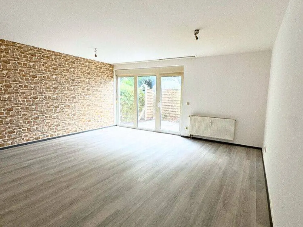 Renovated 1-Room Apartment with Kitchenette, Parking Space + Basement Storage