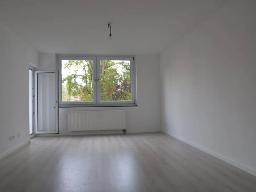 Frisch renovierte 4-Zimmer-Wohnung mit Balkon & Tiefgarage