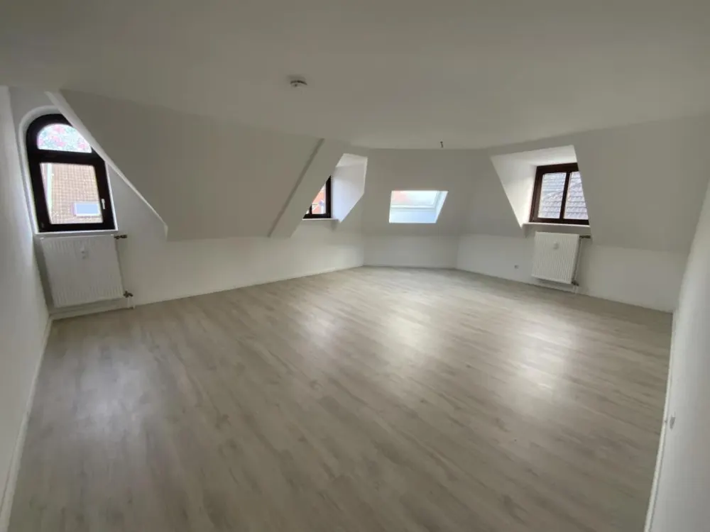 Ab sofort! Großzügige 3-Zimmer-Wohnung mit Laminat - Baumarktgutschein für 200,00 EUR