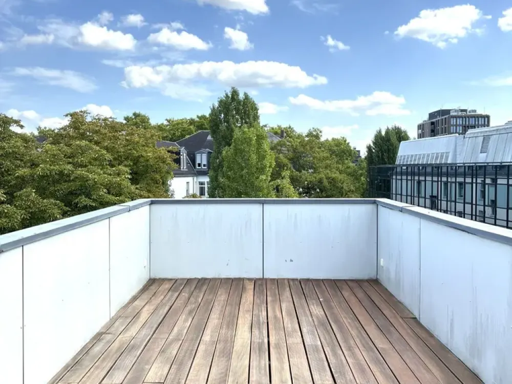 Dachterrassen-Maisonette mit 4 Zimmern und Ausblick in Frankfurt am Main