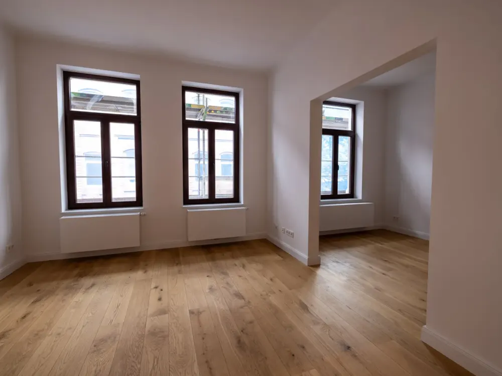 Completely Modernized 2.5-Room Old Building Apartment in List, Real Wood Parquet, LEICHT Kitchen, Elevator