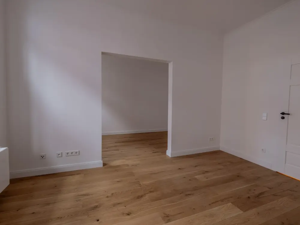Completely Modernized 2.5-Room Old Building Apartment in List, Real Wood Parquet, LEICHT Kitchen, Elevator