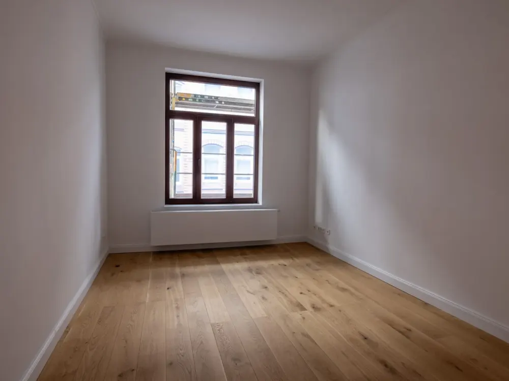 Completely Modernized 2.5-Room Old Building Apartment in List, Real Wood Parquet, LEICHT Kitchen, Elevator