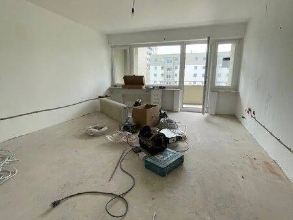 Your Future - Your Apartment: Newly Renovated 2-Room Apartment in Freimann