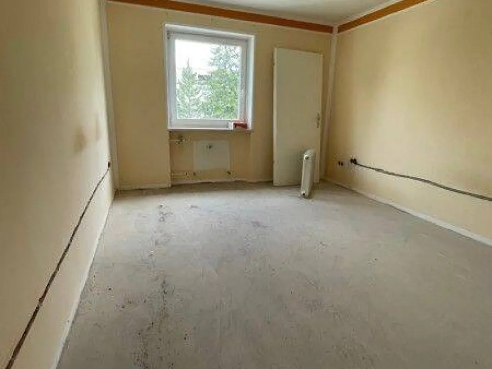 Your Future - Your Apartment: Newly Renovated 2-Room Apartment in Freimann