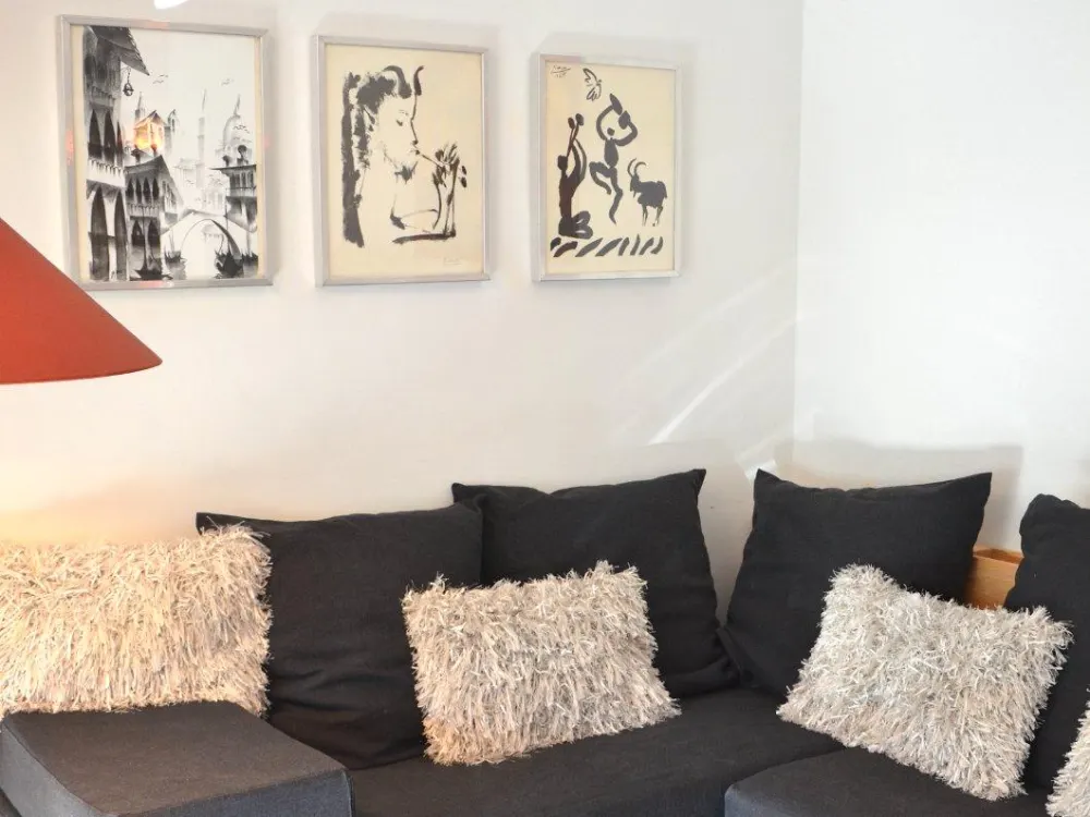 schicke 2,5 Zimmer Wohnung, voll möbliert und ausgestattet.