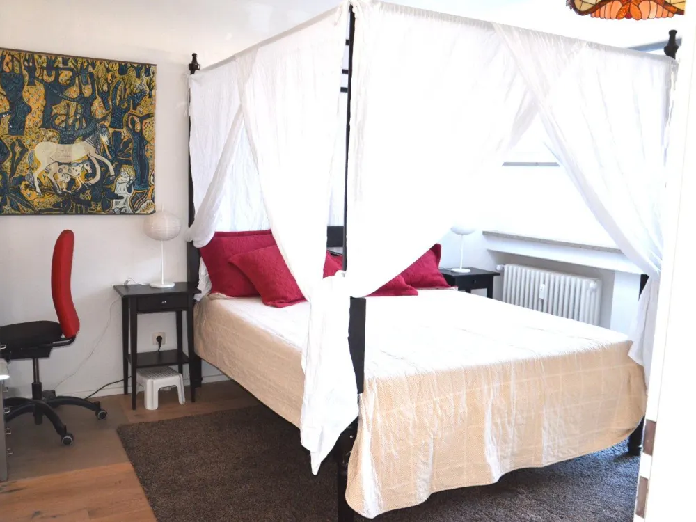 schicke 2,5 Zimmer Wohnung, voll möbliert und ausgestattet.