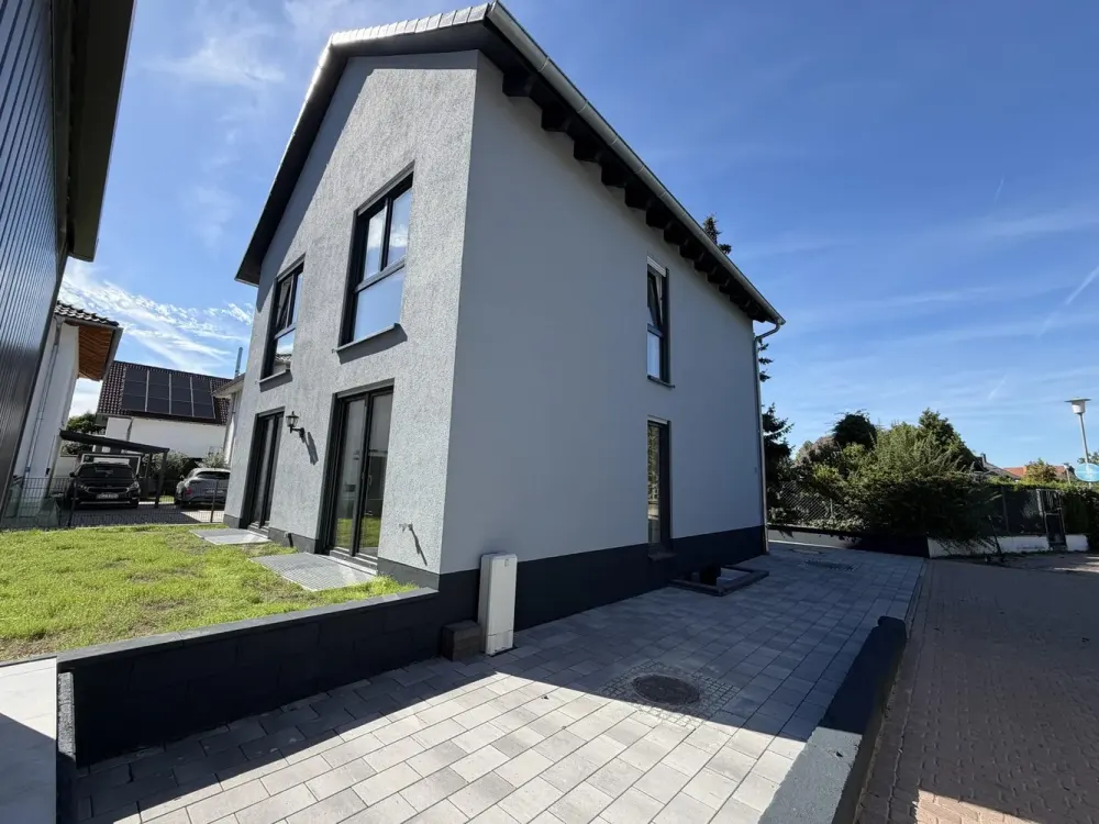 Stilvolle 2-Zimmer-Wohnung mit eigenem Garten und moderner Ausstattung
