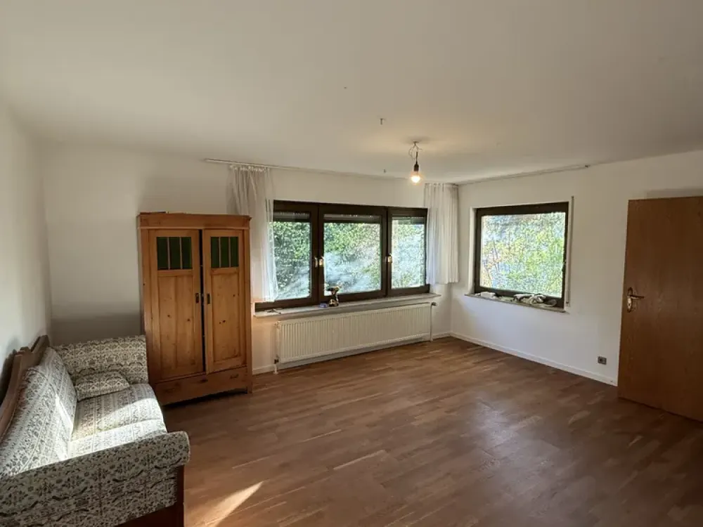 Schöne und ruhige 2,5 Zimmer-Wohnung mit Parkplatz und großer Terrasse in Esslingen am Neckar