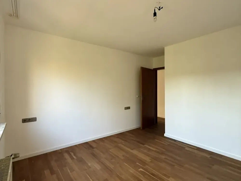 Schöne und ruhige 2,5 Zimmer-Wohnung mit Parkplatz und großer Terrasse in Esslingen am Neckar