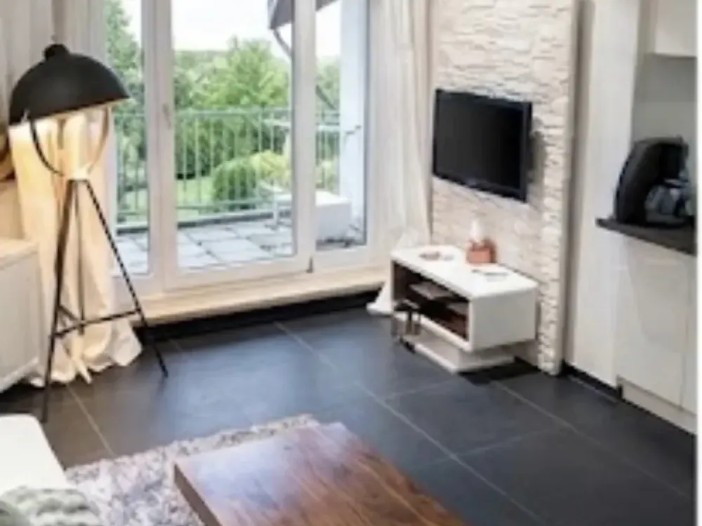 Möbliertes 1-Zimmer-Apartment mit Balkon & EBK in Leonberg