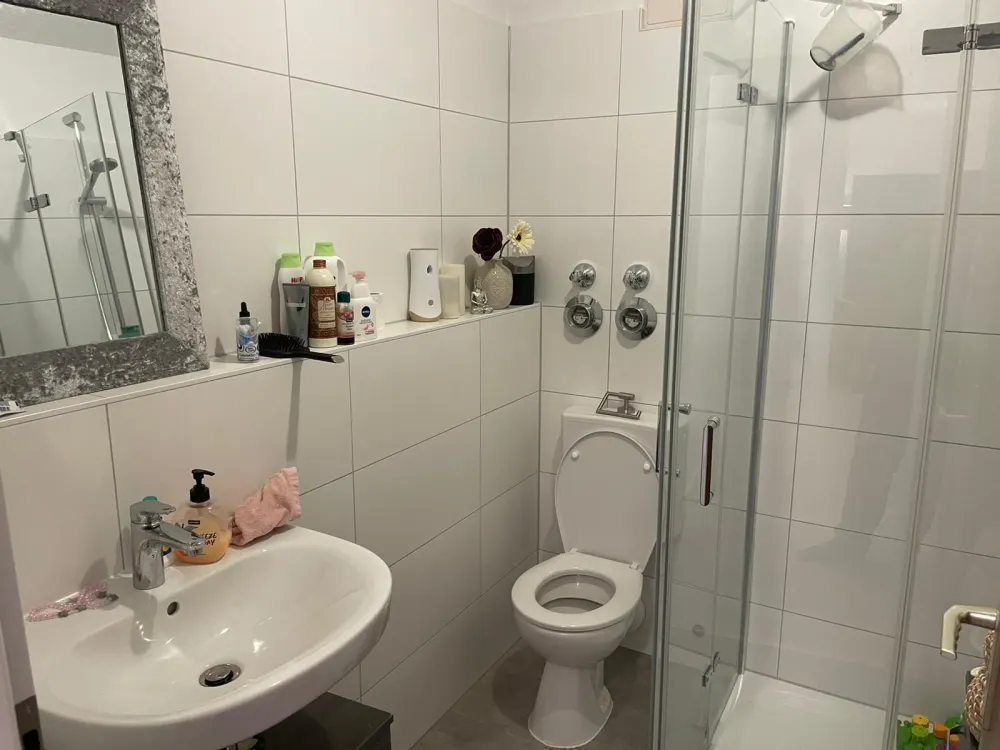 Schöne, 4 Zimmer EG-Wohnung mit Loggia und zwei Bädern in Letter