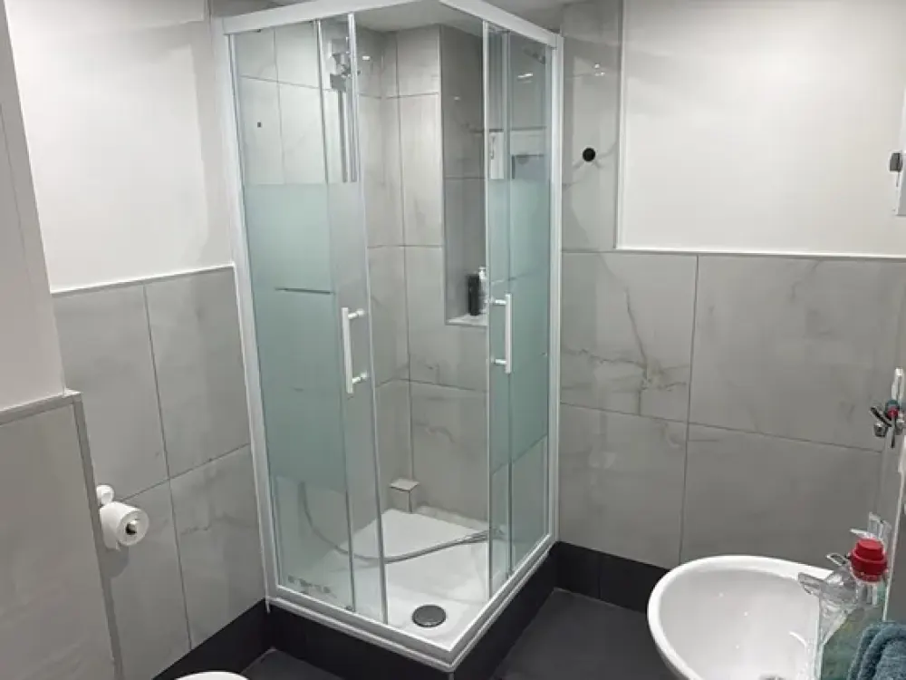 WG‑Zimmer · Frisch renovierte 3‑Zimmer‑Wohnung · Möbliert · Nur Einzelperson