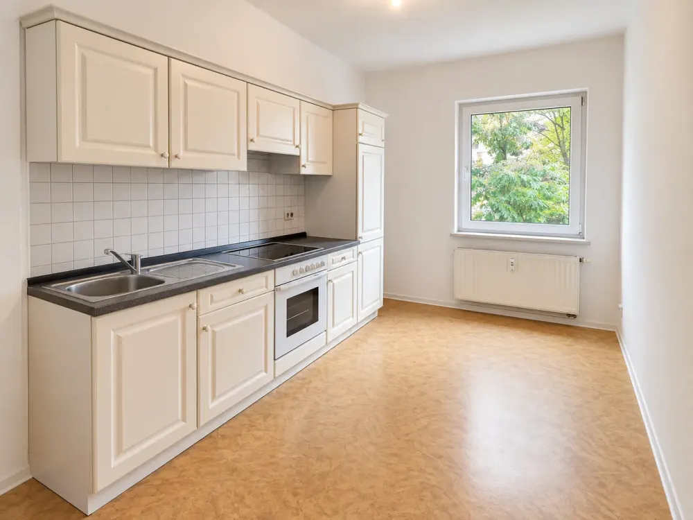 Freundliche 2-RW mit schönem Süd-Balkon* EBK* 1.OG* Tageslichtbad mit Wanne* Garten* zentrale Lage*