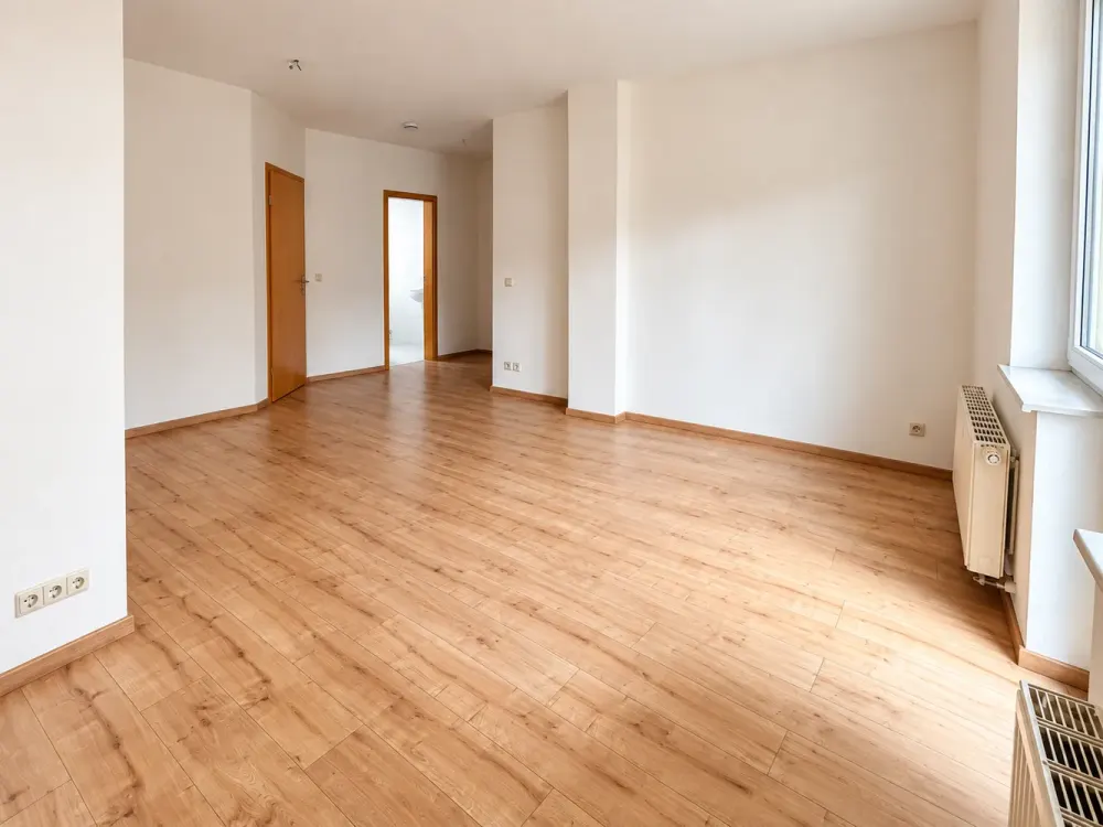 Freundliche 2-RW mit schönem Süd-Balkon* EBK* 1.OG* Tageslichtbad mit Wanne* Garten* zentrale Lage*