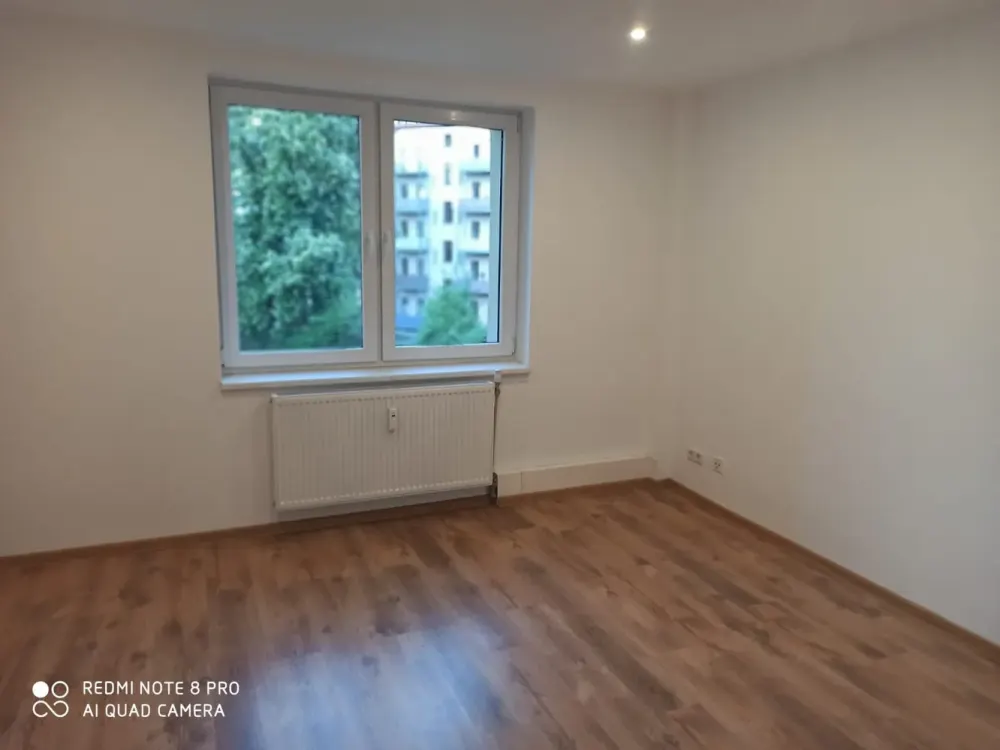 Neu renovierte!!! 2-Zimmer-Wohnung mit Balkon, Einbauküche und Waschmaschine. **Auch für STUDENTEN