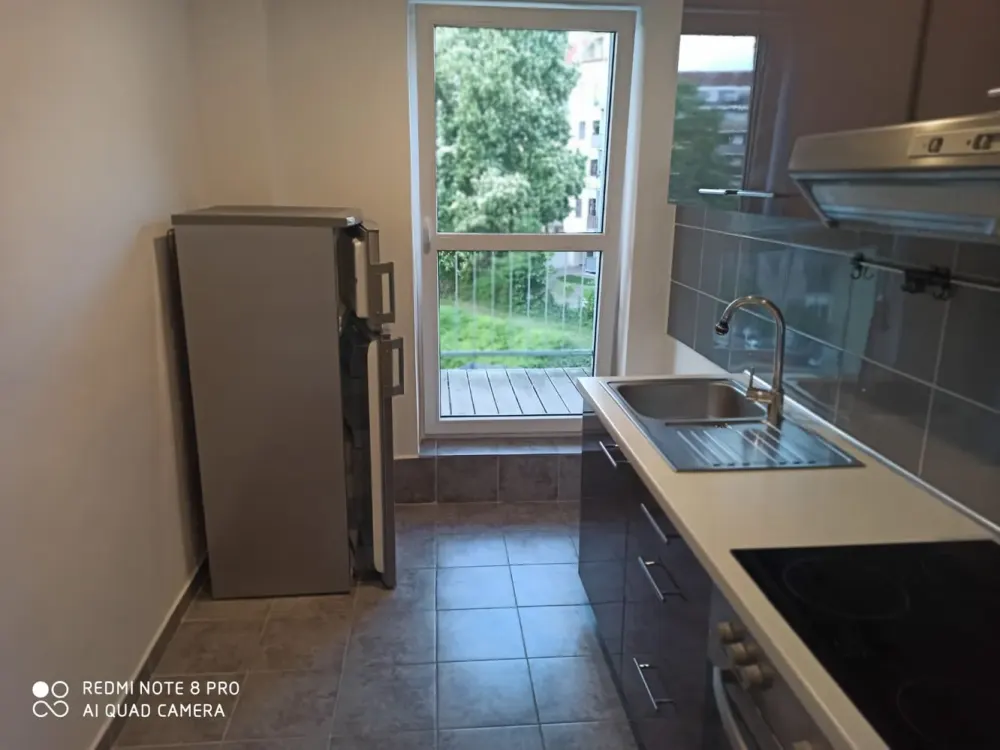 Neu renovierte!!! 2-Zimmer-Wohnung mit Balkon, Einbauküche und Waschmaschine. **Auch für STUDENTEN