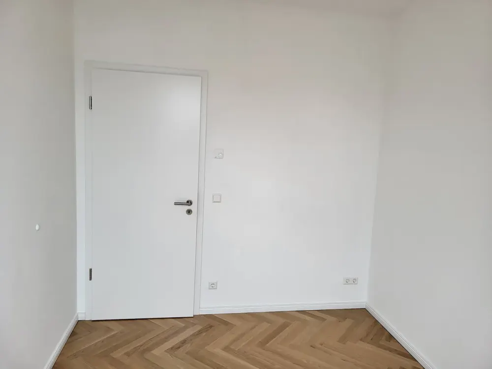 Dachgeschoßneubau mit 2-Zimmer, EBK und Parkett