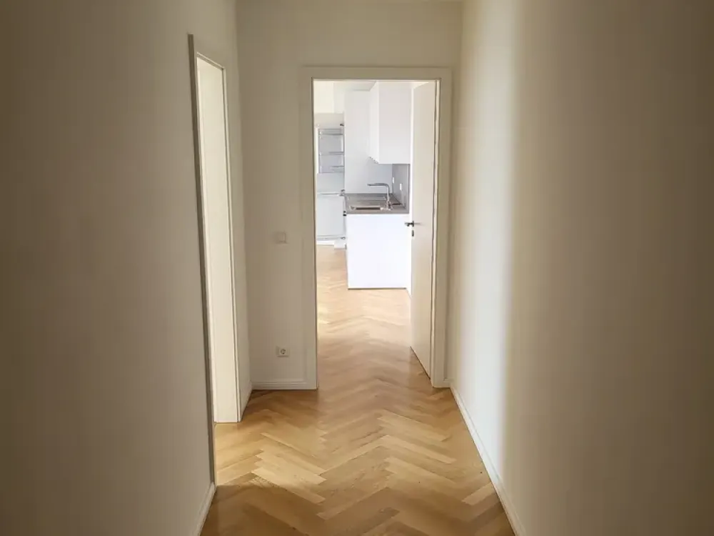 Dachgeschoßneubau mit 2-Zimmer, EBK und Parkett