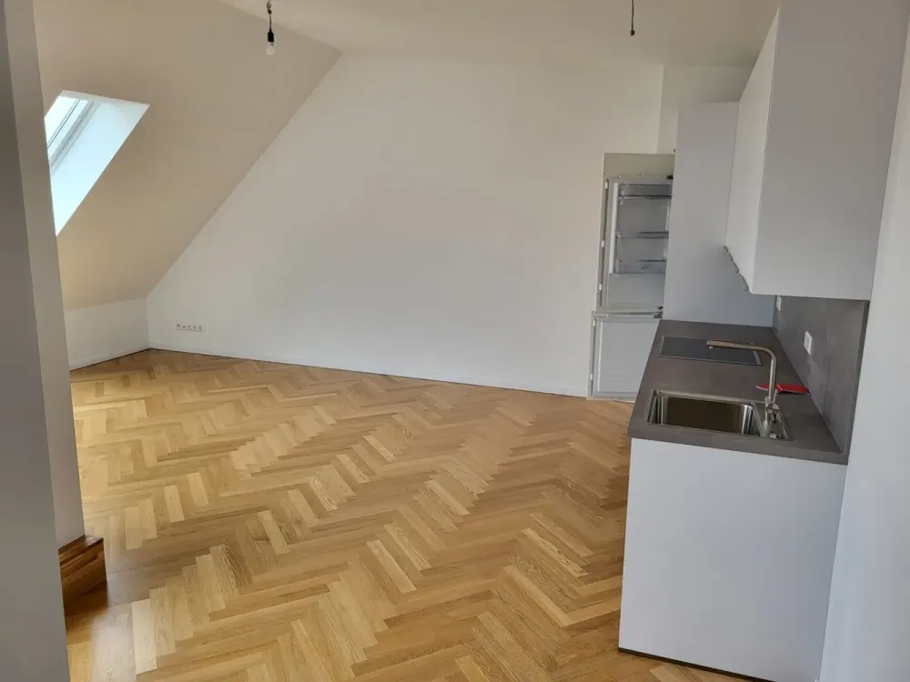 Dachgeschoßneubau mit 2-Zimmer, EBK und Parkett