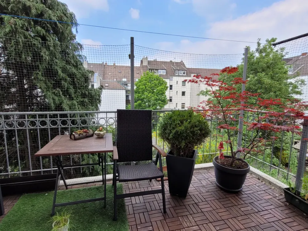 D-Lessingplatz, 2 ZiKDB helle Altbauwohnung mit Balkon