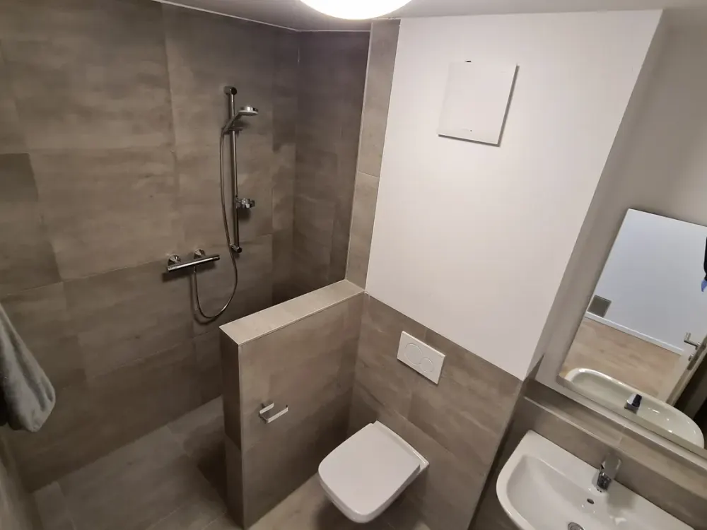 Möblierte 1-Zimmer-Penthouse-Wohnung mit Klimaanlage - in TOPLAGE # 22.3