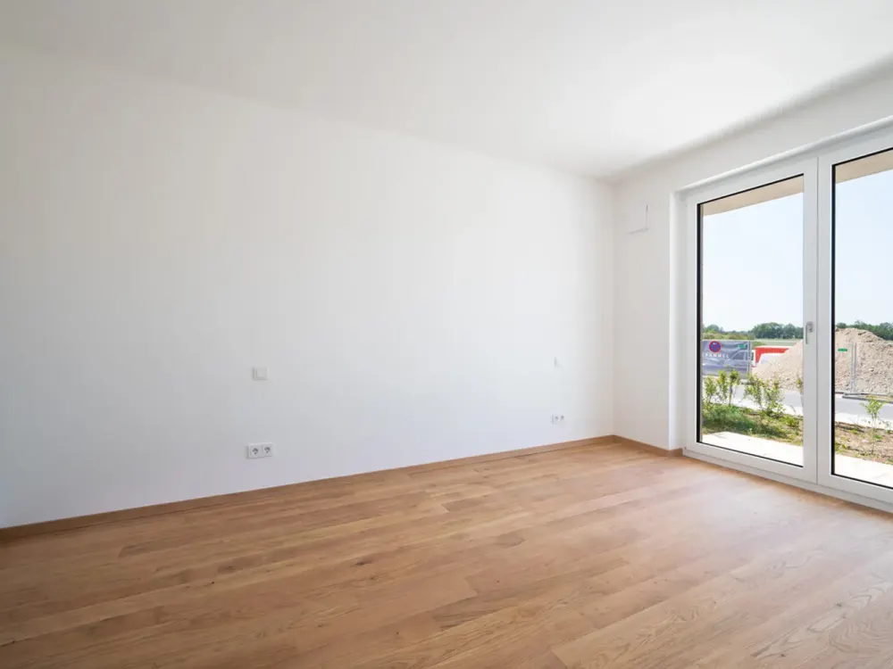 Modern 2-Room Apartment with Built-in Kitchen on the Ground Floor
