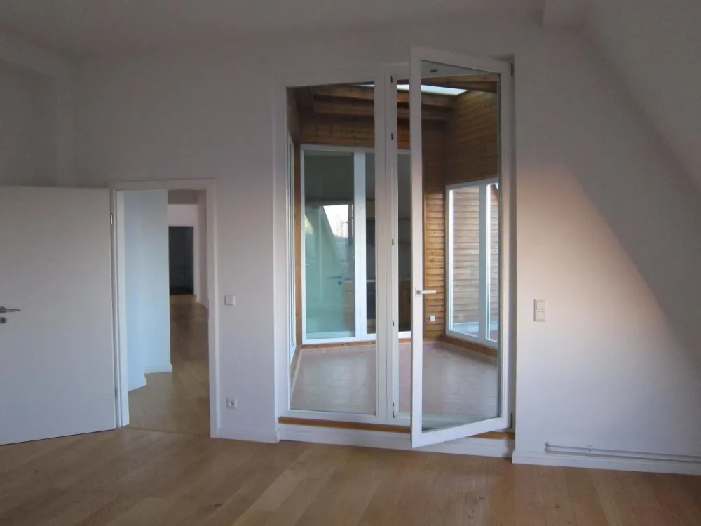 Traumhafte Dachgeschosswohnung über den Dächern Berlins!