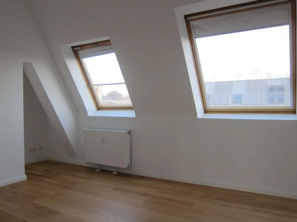 Traumhafte Dachgeschosswohnung über den Dächern Berlins!