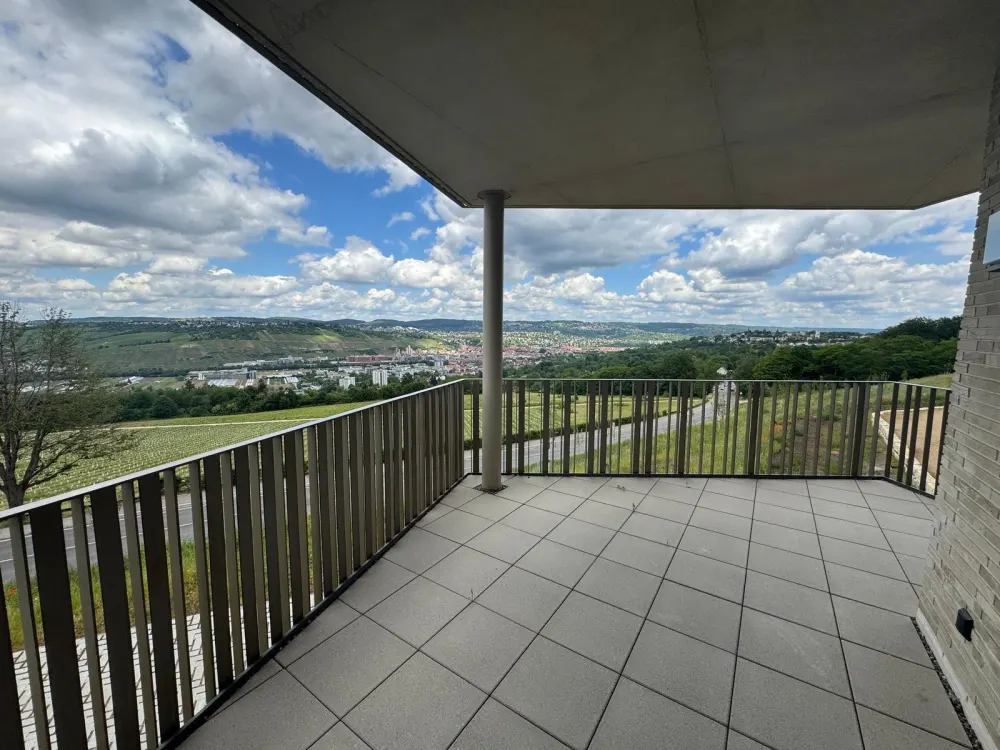 Hochwertige 3-Zimmer-Wohnung mit Balkon und Neckartalblick