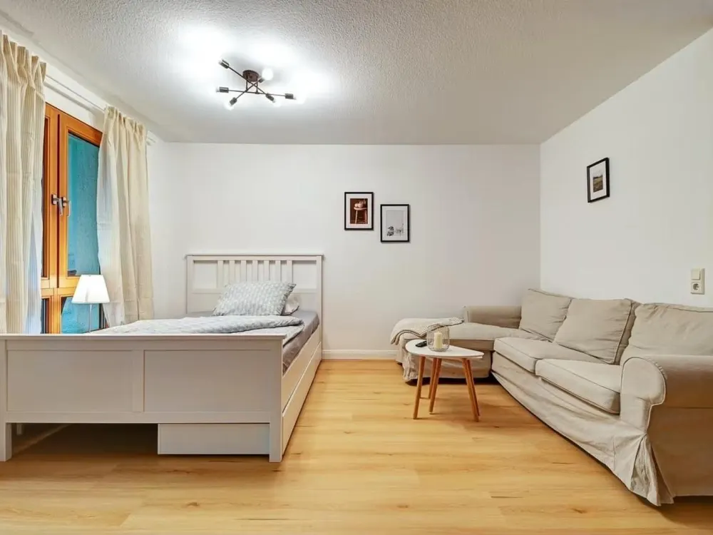Modern möblierte 1-Zimmer-Wohnung mit Terrasse und TG-Stellplatz in ruhiger Lage in Böblingen